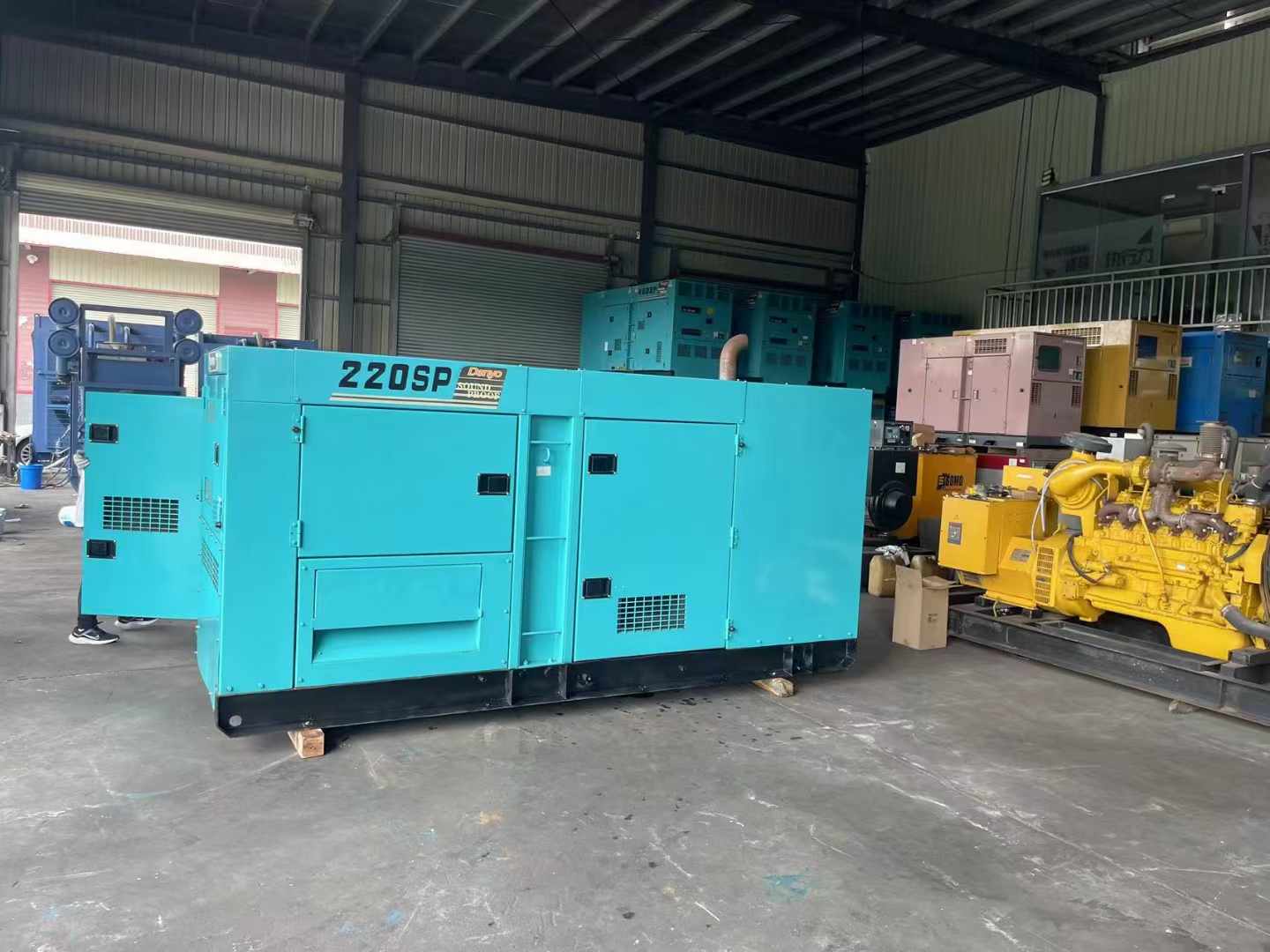 镇原柴油发电机组长期不间断运行时，如何监控其温度和压力？