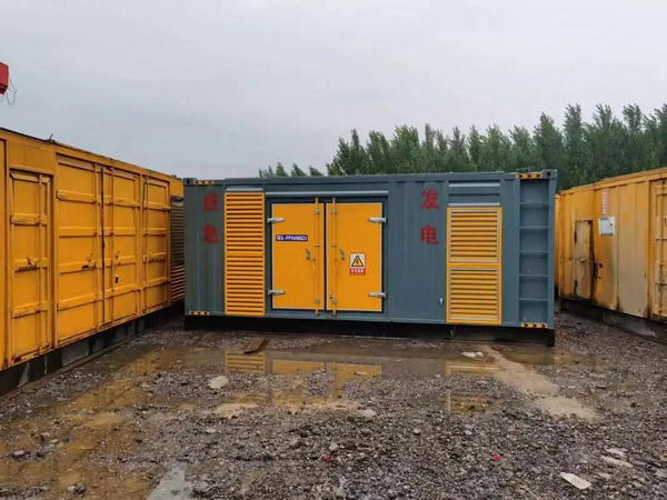 镇原柴油发电机如何判断干式空气滤清器是否需要更换？