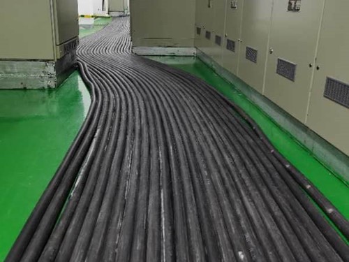 镇原如何根据理论计算公式计算温度对特定电压测量结果的影响？